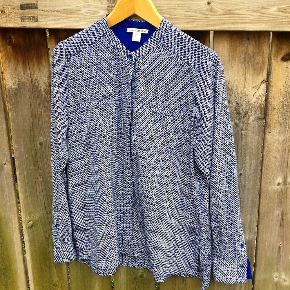Dalia Collection blue & black geometric band collar blouse - size M